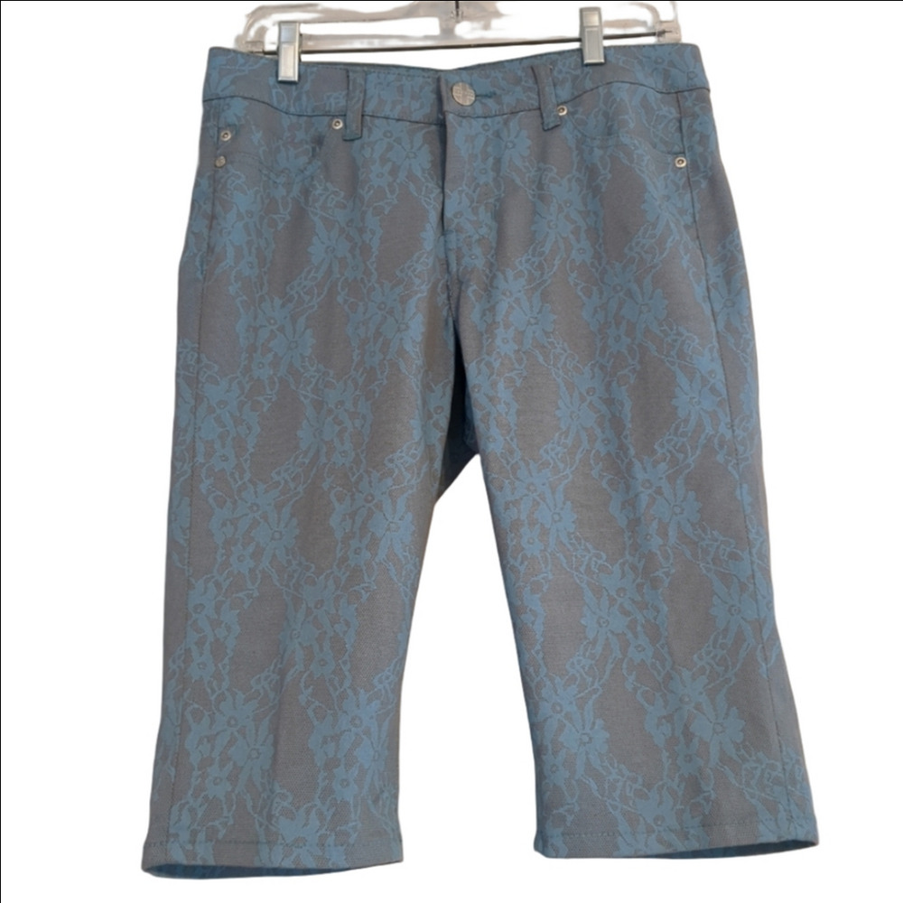 Liverpool Jeans Co Capris Women's Size 10 Blue Beatles Inscription "Help" Floral